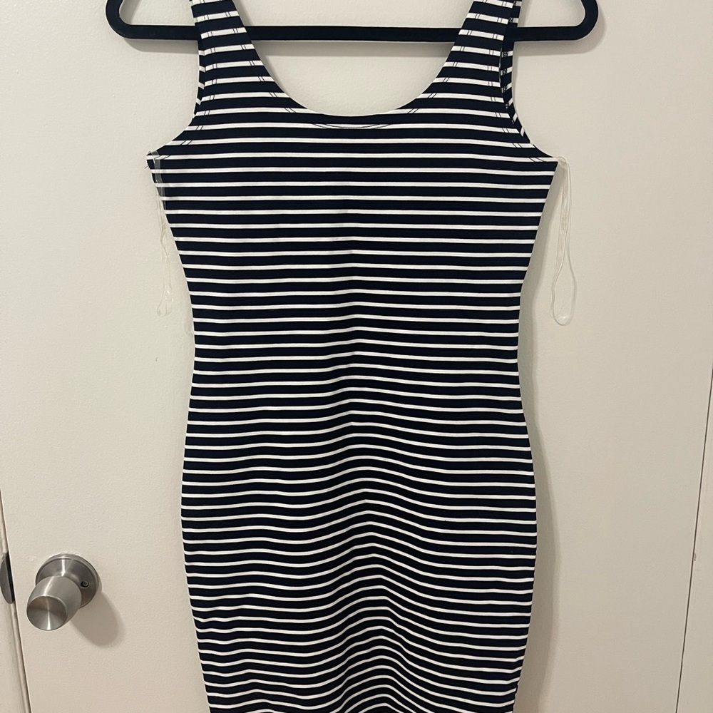 Active USA Mini Dress in Black with Elegant Design